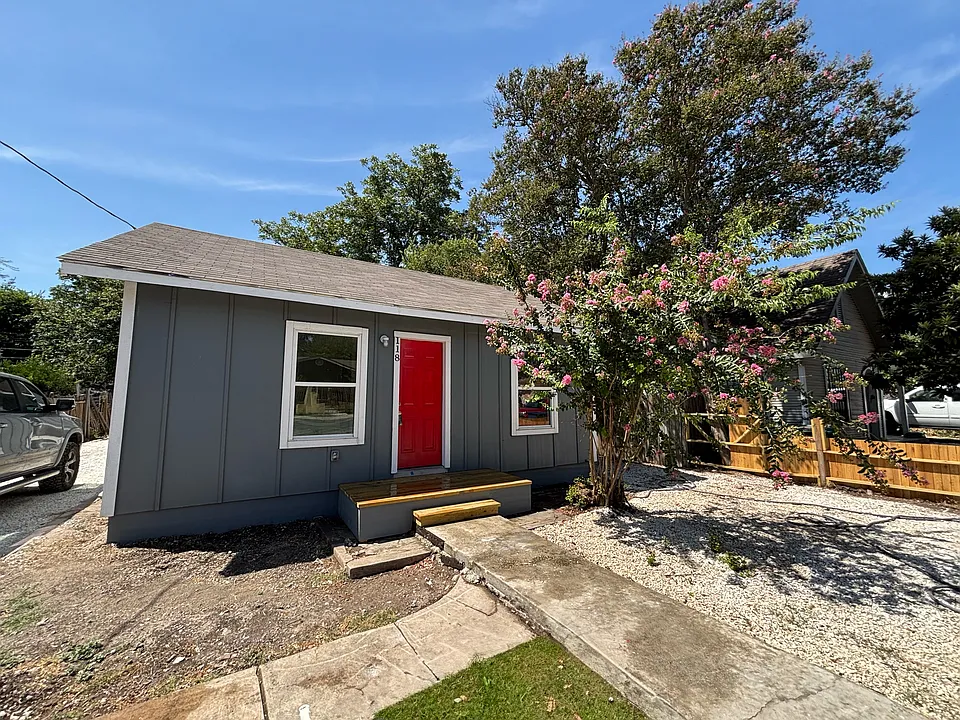 118 Tampa Ave #1