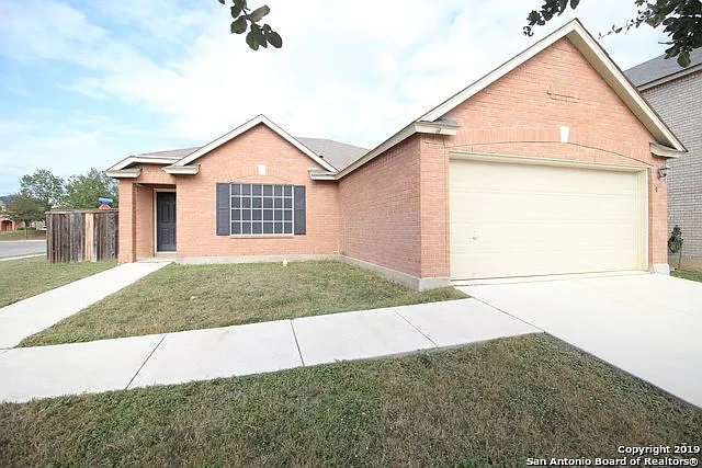 3 bed, 1753 sqft, $1,800 — Photo 2