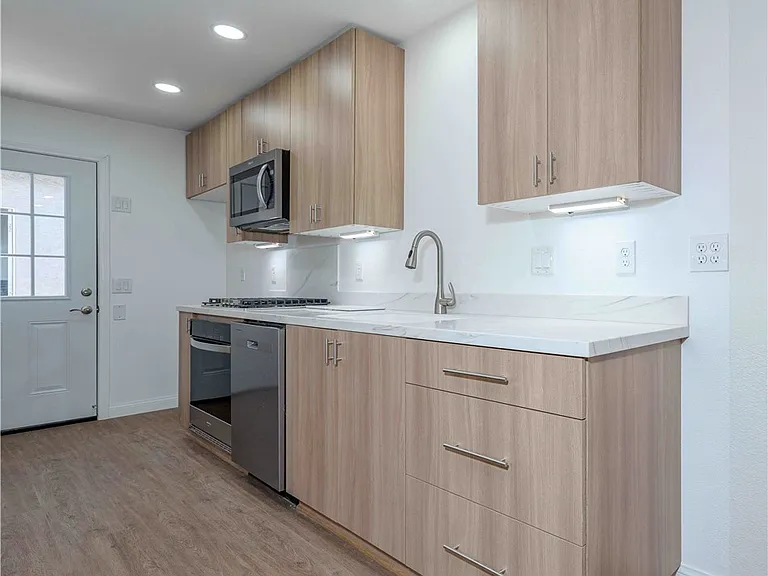 10419 Hayford St #J — Photo 6