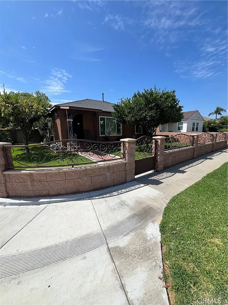 3 bed, 1221 sqft, $3,650 — Photo 1