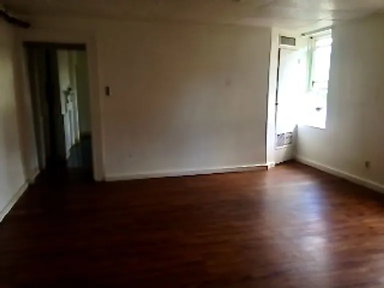 607 E Carson St — Photo 4