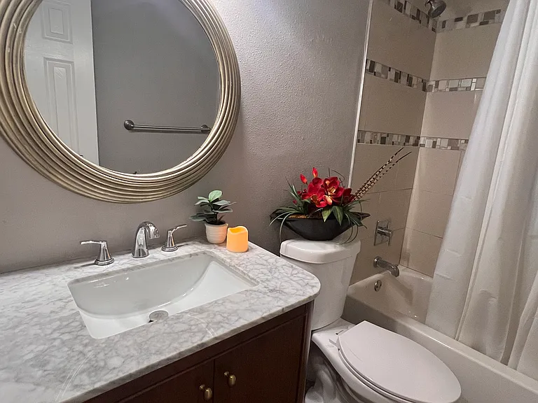 2111 S West Shore Blvd — Photo 24