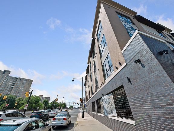 4th image of 167 Saint Pauls Ave #205