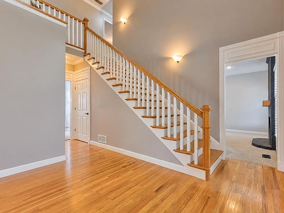 3rd image of 7555 Youngs Ct