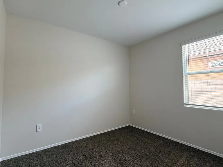 35420 W San Alvarez Ave — Photo 11