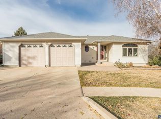 1017 N Savannah Dr, Sioux Falls, SD 57103