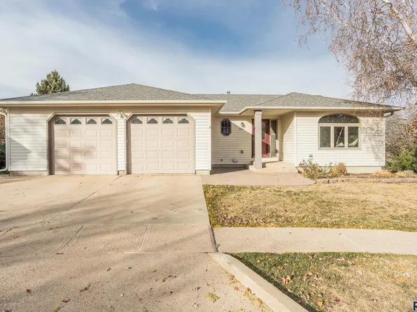 1017 N Savannah Dr, Sioux Falls, SD 57103