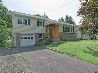 218 McCullough Pl, Rensselaer, NY 12144