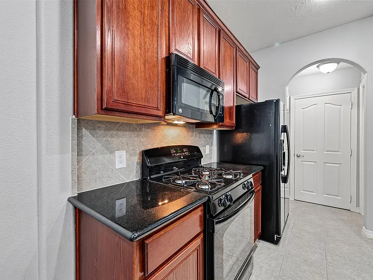 8910 Minola Oaks Dr — Photo 12