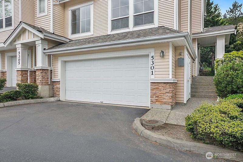 2nd image of 5301 164th Avenue SE