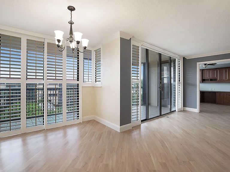 800 Jeffery St #409 — Photo 10