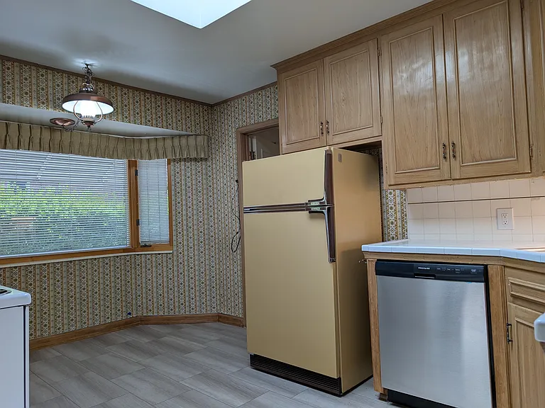 1829 E Bryan Ave — Photo 6