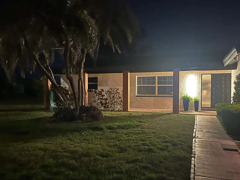 400 Capri Blvd — Photo 36