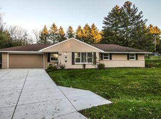 1522 S Laurie Ln, New Berlin, WI 53146