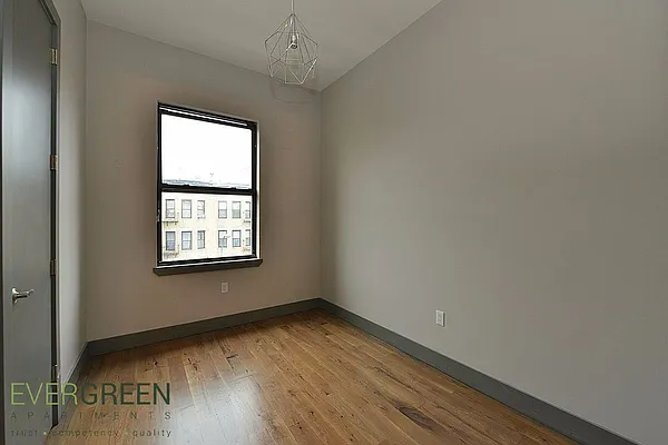 Rented by Evergreen Apartments BK | media 22
