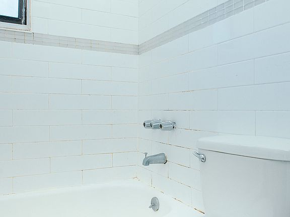 5th image of 1428 Putnam Ave #2F