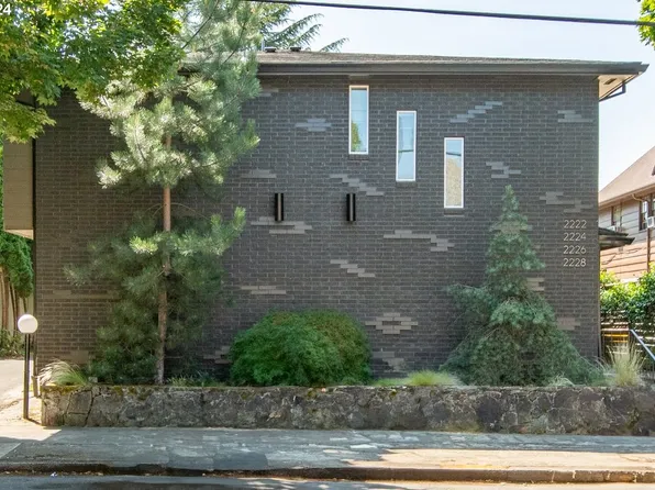 2222 NE Halsey St #Ajfubb2nx, Portland, OR 97232