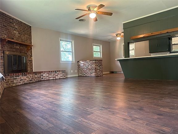 3rd image of 221 W 23rd St