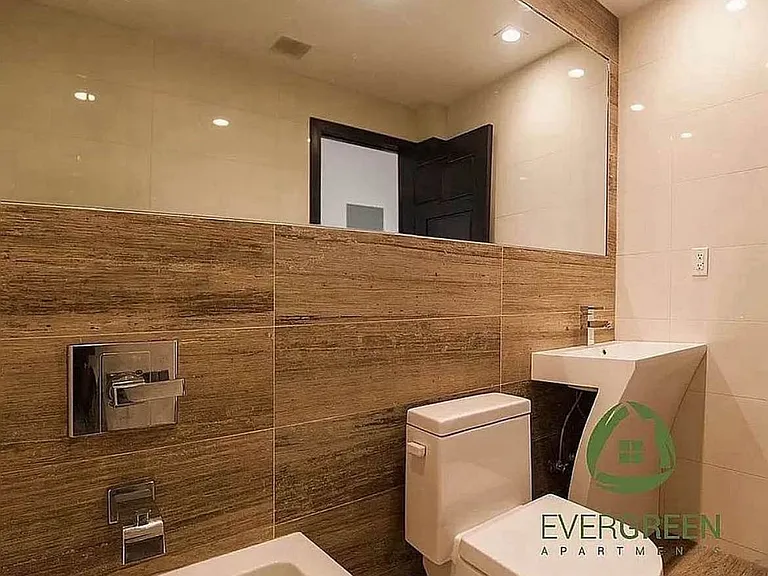 957 Kent Ave #3B — Photo 5