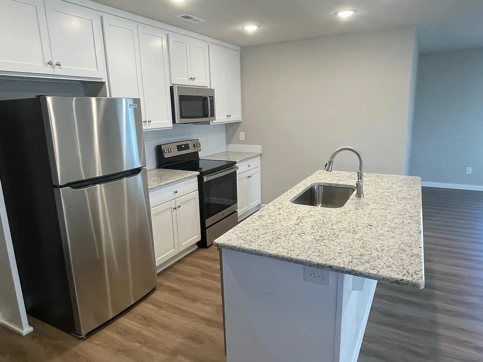 3 bed, 1400 sqft, $1,750 — Photo 4