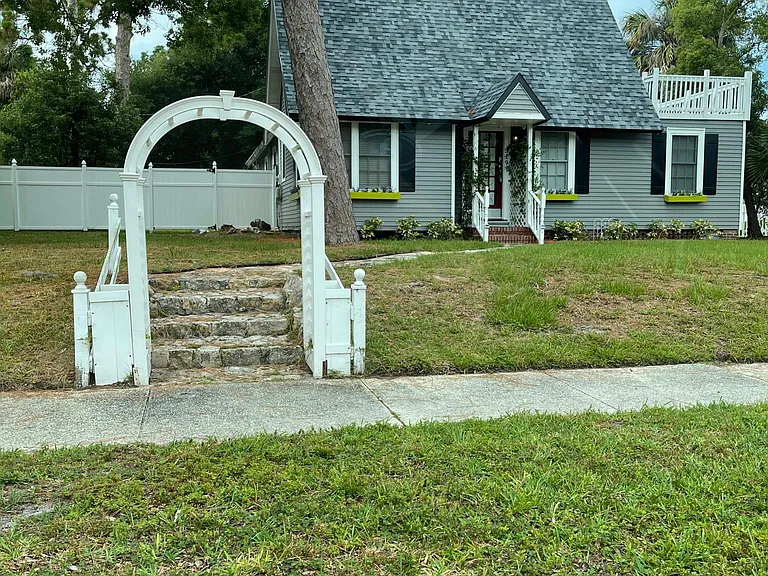 319 Venetian Dr — Photo 25