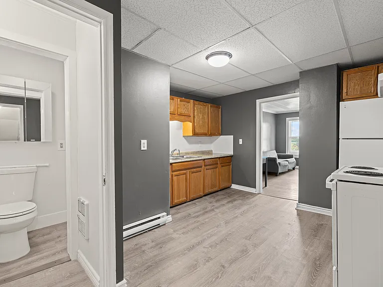 205 Darrow Ave #3R — Photo 11