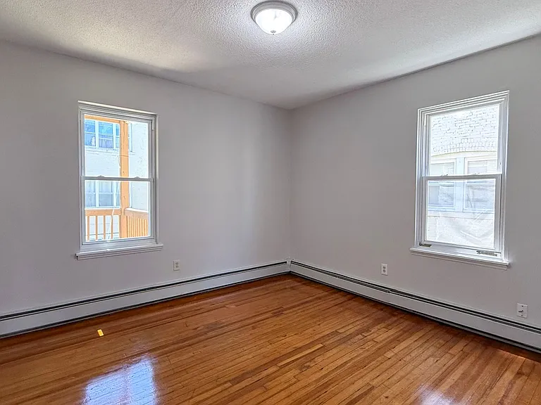 450 Barbour St — Photo 5