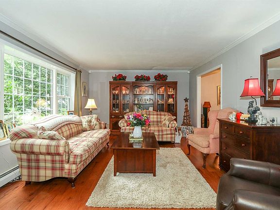 2nd image of 6 Gayle Ct