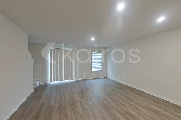 3 bed, 2.5 bath, 1648 sqft, $1,675 — Photo 2