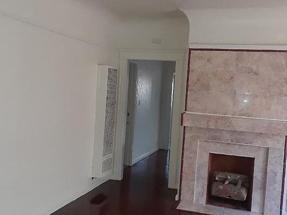 4th image of 1527 E 22nd St