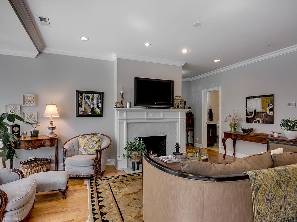 1st image of 638 Hinman Ave APT 1H