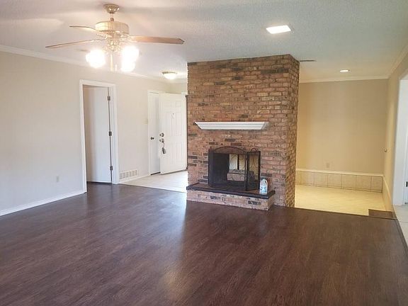 4th image of 4023 Lynbrook Ln