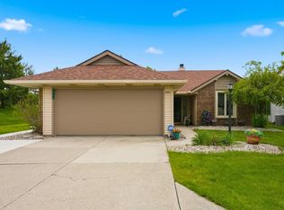 2931 Wood Knoll Ln, Fort Wayne, IN 46804