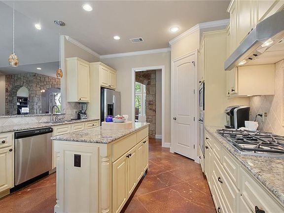 3rd image of 112 Horseshoe Dr