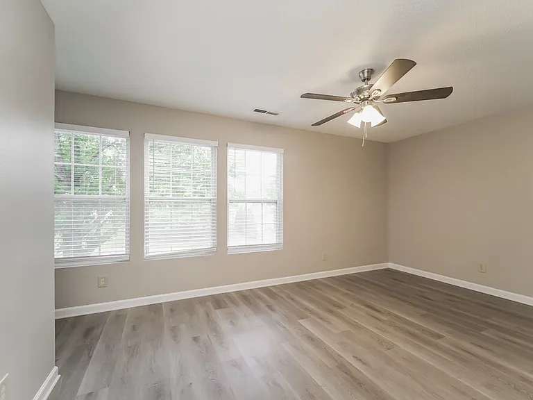 7054 Sycamore Grove Ct — Photo 10