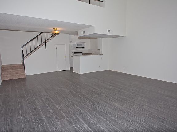 5th image of 18645 Hatteras St Unit 203