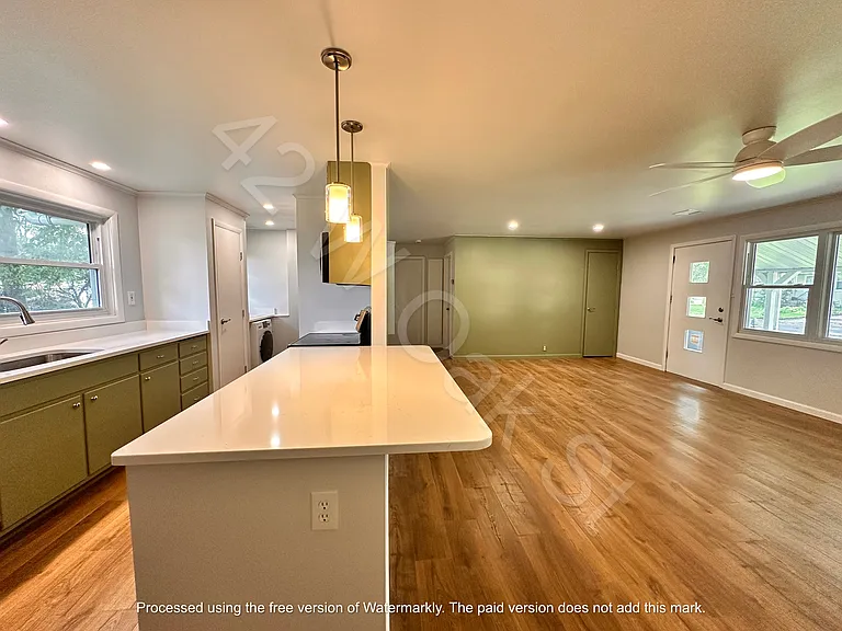 42 W Oak St — Photo 6