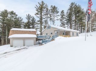 827 Lake Rd, Newport, VT 05855