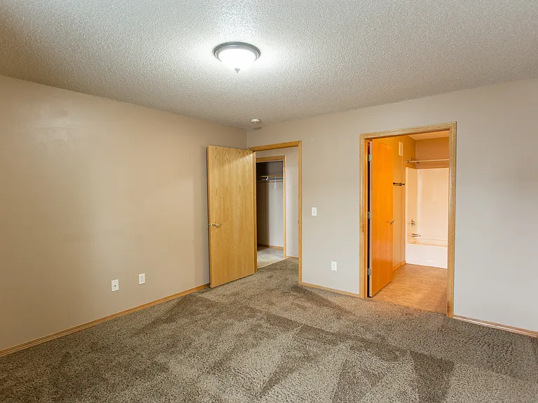 Deer Ridge Apartments — Photo 13