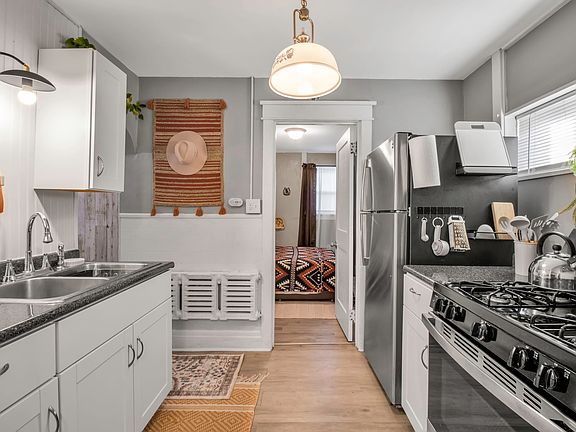 5th image of 346 Parkdale Ave #1