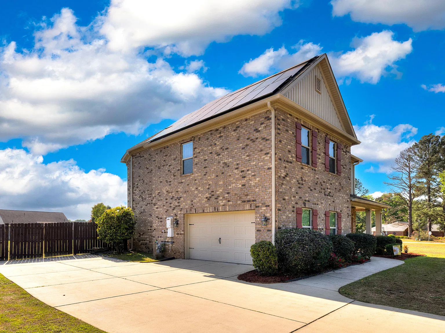 4 bed, 2.5 bath, 2112 sqft, $2,200 — Photo 3