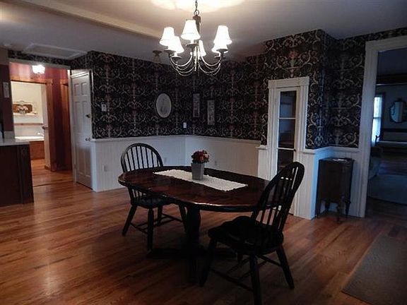 5th image of 115 School St