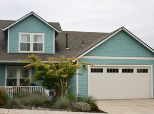 121 Four Oaks Dr, Silverton, OR