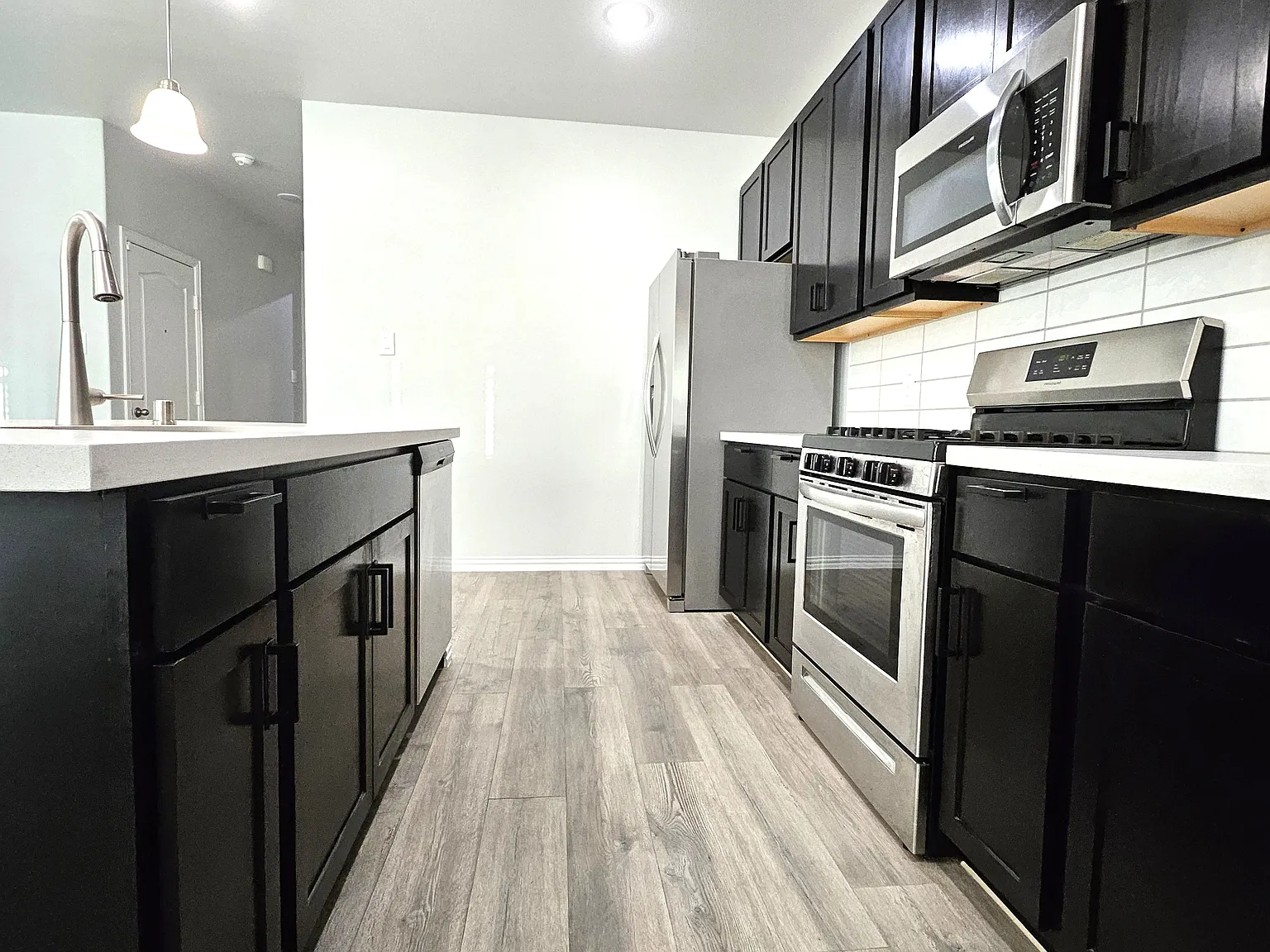 4 bed, 2.5 bath, 2364 sqft, $2,800 — Photo 3