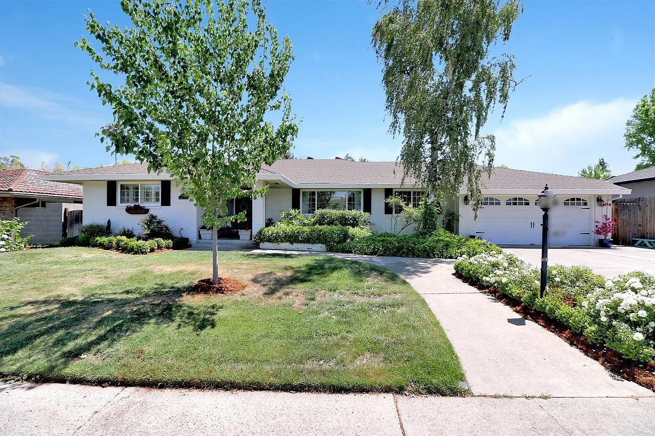 1412 Carrousel Ln photo 1