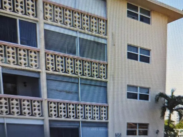 211 NE 8th Ave APT 209, Hallandale Beach, FL 33009