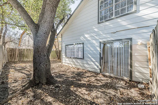 7524 Oak Chase — Photo 32