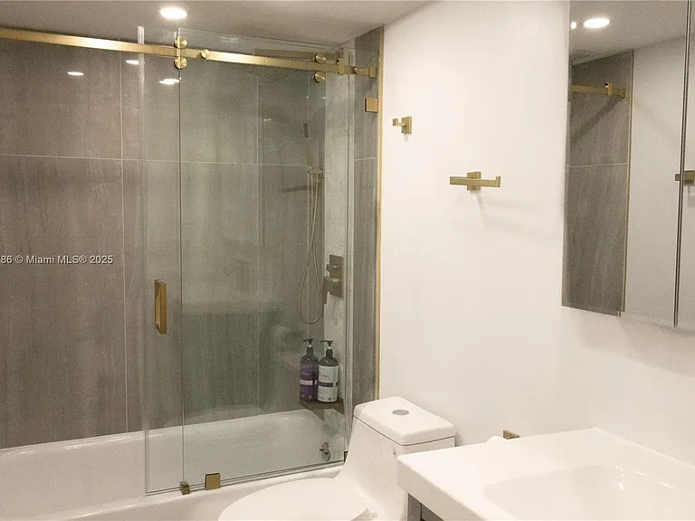 5005 Collins Ave #1523 — Photo 4
