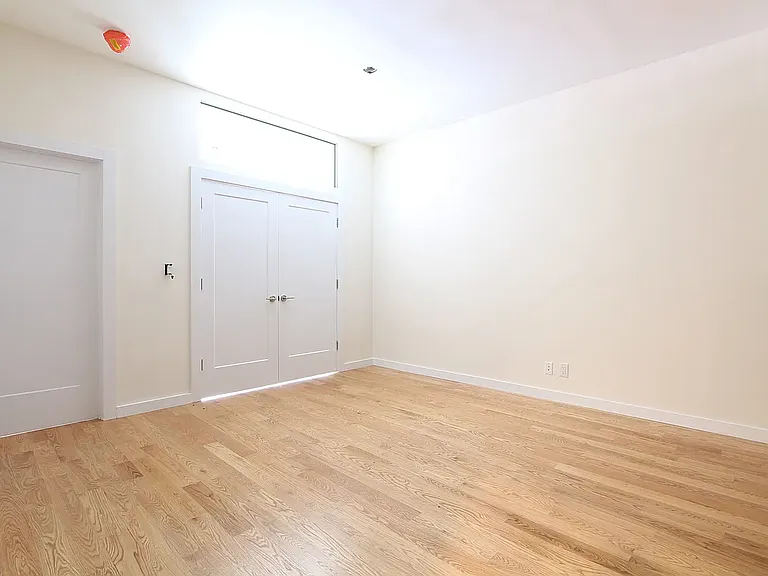 720 Manhattan Ave #1 — Photo 4