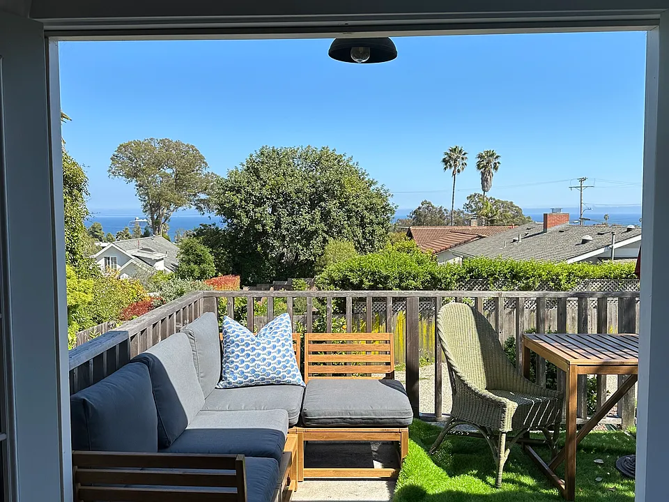 Miramonte Dr